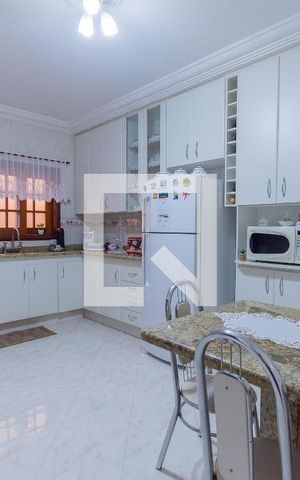 Casa à venda com 365m², 4 quartos e 10 vagas Casa à venda com 365m², 4 quartos e 10 vagasCozinha