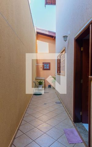 Casa à venda com 365m², 4 quartos e 10 vagas Casa à venda com 365m², 4 quartos e 10 vagasCorredor