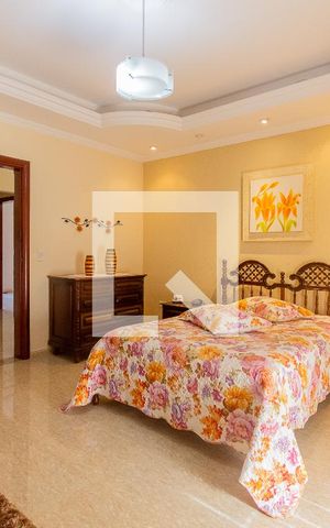 Casa à venda com 365m², 4 quartos e 10 vagas Casa à venda com 365m², 4 quartos e 10 vagasSuíte 1