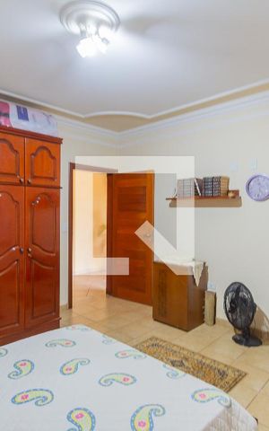 Casa à venda com 365m², 4 quartos e 10 vagas Casa à venda com 365m², 4 quartos e 10 vagasQuarto 4