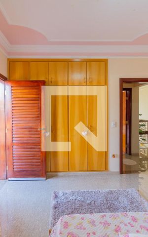 Casa à venda com 365m², 4 quartos e 10 vagas Casa à venda com 365m², 4 quartos e 10 vagasQuarto 2