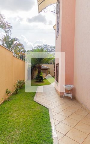 Casa à venda com 365m², 4 quartos e 10 vagas Casa à venda com 365m², 4 quartos e 10 vagasCorredor