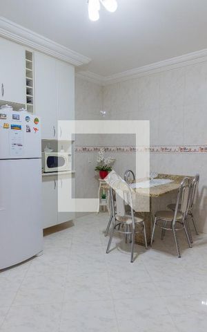Casa à venda com 365m², 4 quartos e 10 vagas Casa à venda com 365m², 4 quartos e 10 vagasCozinha