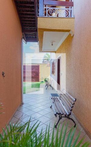Casa à venda com 365m², 4 quartos e 10 vagas Casa à venda com 365m², 4 quartos e 10 vagasCorredor
