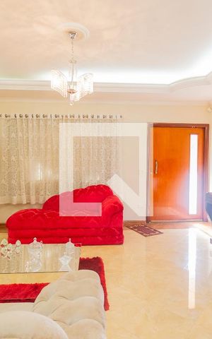 Casa à venda com 365m², 4 quartos e 10 vagas Casa à venda com 365m², 4 quartos e 10 vagasSala