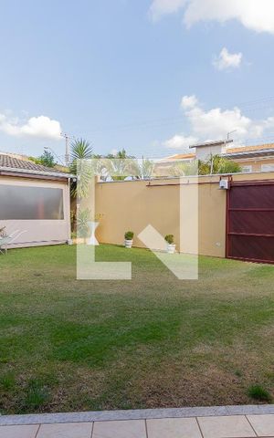 Casa à venda com 365m², 4 quartos e 10 vagas Casa à venda com 365m², 4 quartos e 10 vagasQuintal