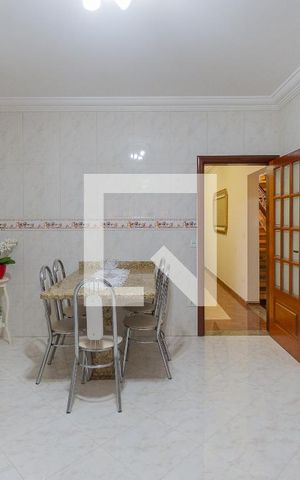 Casa à venda com 365m², 4 quartos e 10 vagas Casa à venda com 365m², 4 quartos e 10 vagasCozinha