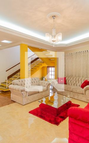Casa à venda com 365m², 4 quartos e 10 vagas Casa à venda com 365m², 4 quartos e 10 vagasSala