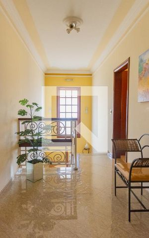 Casa à venda com 365m², 4 quartos e 10 vagas Casa à venda com 365m², 4 quartos e 10 vagasCorredor