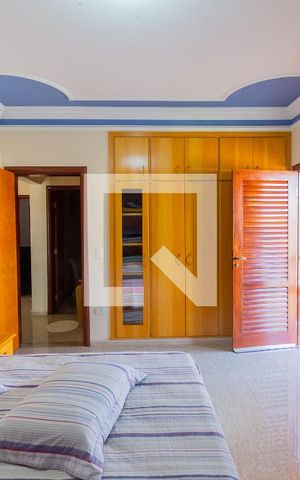 Casa à venda com 365m², 4 quartos e 10 vagas Casa à venda com 365m², 4 quartos e 10 vagasQuarto 1