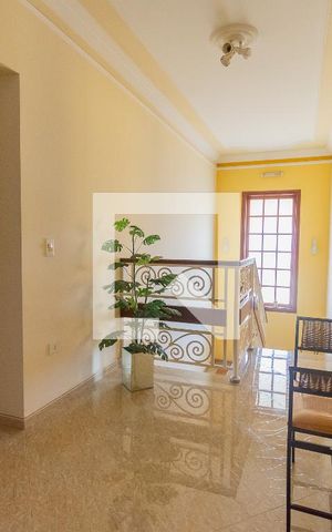 Casa à venda com 365m², 4 quartos e 10 vagas Casa à venda com 365m², 4 quartos e 10 vagasCorredor