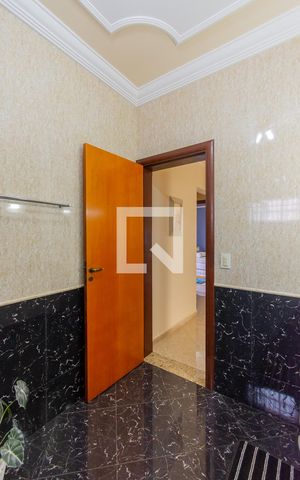 Casa à venda com 365m², 4 quartos e 10 vagas Casa à venda com 365m², 4 quartos e 10 vagasBanheiro Social