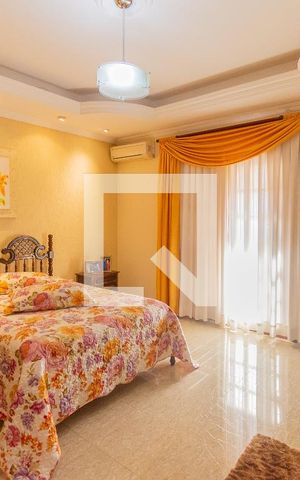 Casa à venda com 365m², 4 quartos e 10 vagas Casa à venda com 365m², 4 quartos e 10 vagasSuíte 1