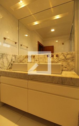 Apartamento à venda com 385m², 5 quartos e 4 vagasBanheiro - Suíte 2