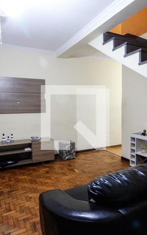 Casa à venda com 380m², 3 quartos e 3 vagas Casa à venda com 380m², 3 quartos e 3 vagasSala
