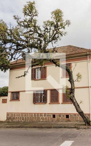Casa à venda com 500m², 4 quartos e 4 vagas Casa à venda com 500m², 4 quartos e 4 vagasFachada