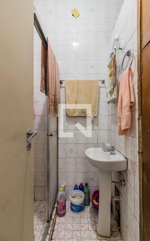 Casa à venda com 500m², 4 quartos e 4 vagas Casa à venda com 500m², 4 quartos e 4 vagasBanheiro de Serviço