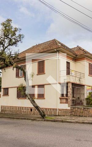 Casa à venda com 500m², 4 quartos e 4 vagas Casa à venda com 500m², 4 quartos e 4 vagasFachada