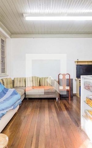 Casa à venda com 500m², 4 quartos e 4 vagas Casa à venda com 500m², 4 quartos e 4 vagasSala