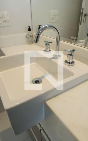 Apartamento para alugar com 163m², 3 quartos e 3 vagasBanheiro do Quarto 2
