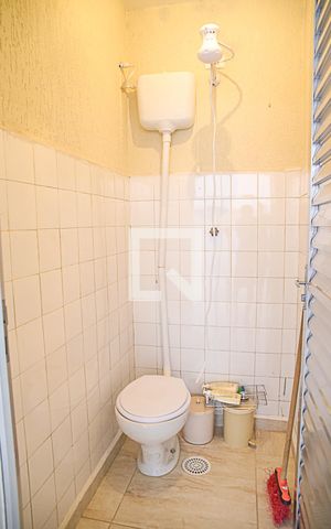 Casa à venda com 180m², 4 quartos e 4 vagas Casa à venda com 180m², 4 quartos e 4 vagasBanheiro de Serviço