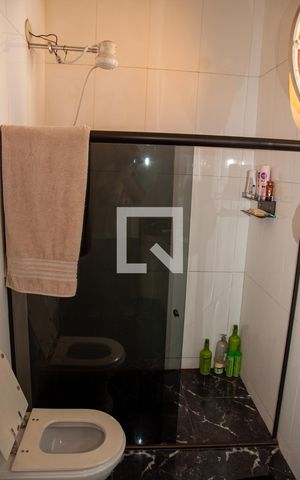Casa à venda com 250m², 3 quartos e 2 vagasBanheiro