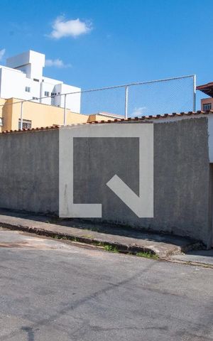 Casa à venda com 250m², 3 quartos e 2 vagasFachada