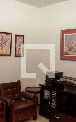 Casa à venda com 250m², 3 quartos e 2 vagasSala de TV