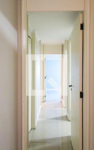 Apartamento à venda com 99m², 3 quartos e 2 vagas Apartamento à venda com 99m², 3 quartos e 2 vagasCorredor