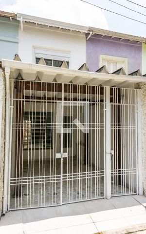 Casa para alugar com 114m², 3 quartos e 1 vaga Casa para alugar com 114m², 3 quartos e 1 vagaFachada