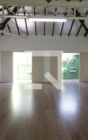 Casa à venda com 250m², 2 quartos e 4 vagasQuarto