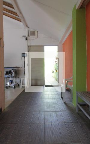 Casa à venda com 250m², 2 quartos e 4 vagasEntrada