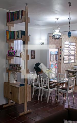 Casa à venda com 155m², 4 quartos e 2 vagas Casa à venda com 155m², 4 quartos e 2 vagassala
