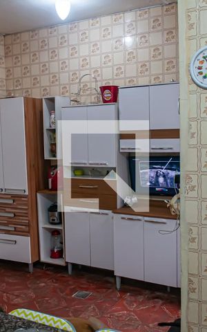 Casa à venda com 155m², 4 quartos e 2 vagas Casa à venda com 155m², 4 quartos e 2 vagascozinha