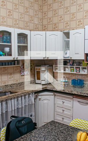 Casa à venda com 155m², 4 quartos e 2 vagas Casa à venda com 155m², 4 quartos e 2 vagascozinha