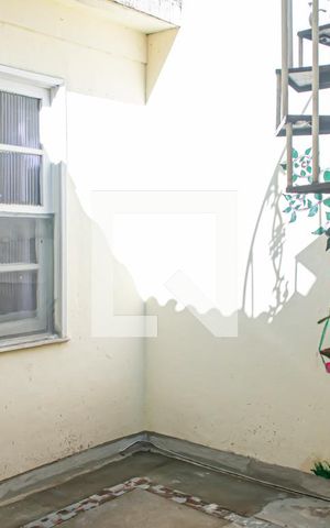 Casa à venda com 155m², 4 quartos e 2 vagas Casa à venda com 155m², 4 quartos e 2 vagasArea interna