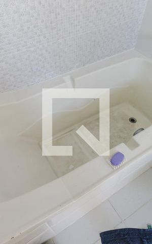 Casa à venda com 360m², 3 quartos e 5 vagasBanheiro da Suíte 1 Banheira