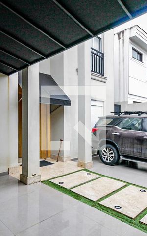 Casa à venda com 310m², 5 quartos e 2 vagas Casa à venda com 310m², 5 quartos e 2 vagasGaragem