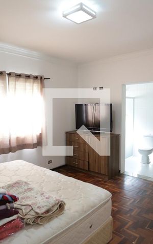 Casa à venda com 200m², 3 quartos e 2 vagasSuíte