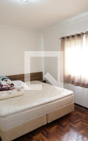 Casa à venda com 200m², 3 quartos e 2 vagasSuíte