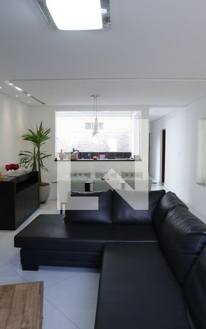 Casa à venda com 200m², 3 quartos e 2 vagasSala