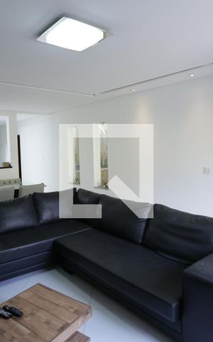 Casa à venda com 200m², 3 quartos e 2 vagasSala