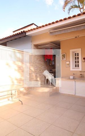 Casa para alugar com 200m², 3 quartos e 2 vagasÁrea Externa