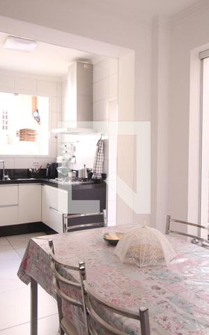 Casa para alugar com 200m², 3 quartos e 2 vagasCozinha