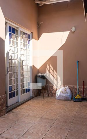 Casa à venda com 242m², 3 quartos e 3 vagas Casa à venda com 242m², 3 quartos e 3 vagasGaragem