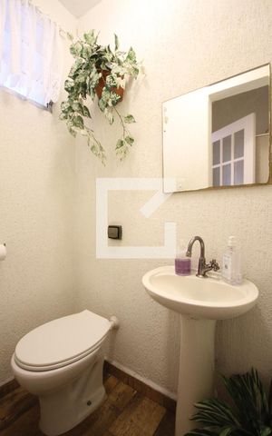 Casa à venda com 110m², 3 quartos e sem vagaLavabo