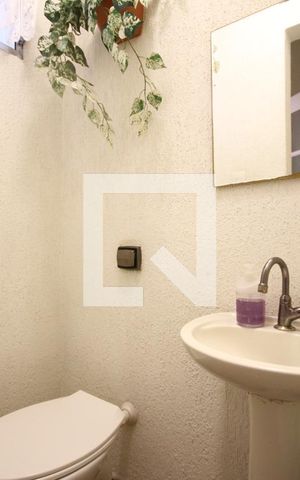 Casa à venda com 110m², 3 quartos e sem vagaLavabo