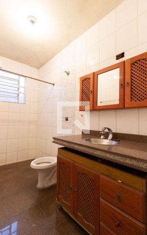 Casa para alugar com 100m², 4 quartos e 1 vaga Casa para alugar com 100m², 4 quartos e 1 vagaBanheiro