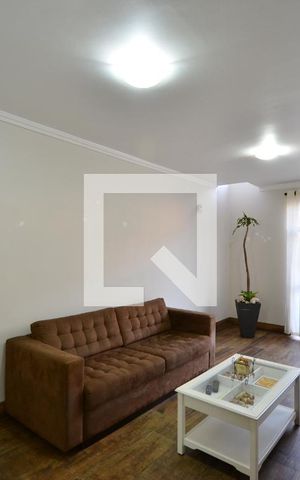 Casa à venda com 253m², 3 quartos e 4 vagasSala