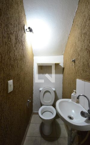 Casa à venda com 253m², 3 quartos e 4 vagasBanheiro de Serviço